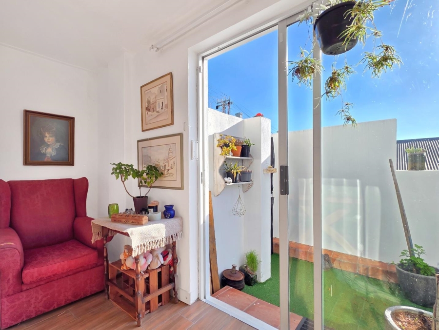 2 Bedroom Property for Sale in Sea Point Western Cape